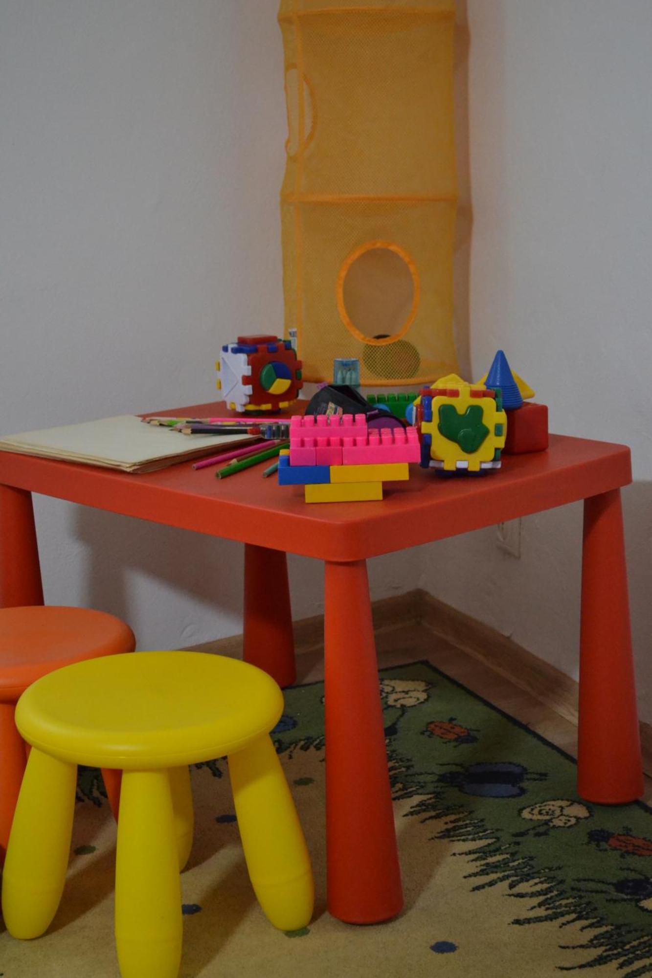 Zu Hause Guest House Vrbov Ngoại thất bức ảnh