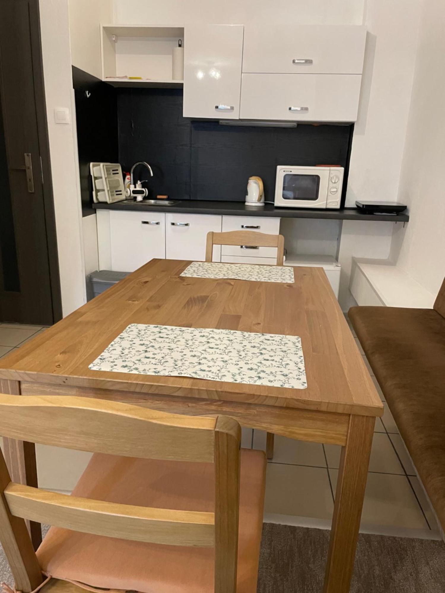 Zu Hause Guest House Vrbov Phòng bức ảnh