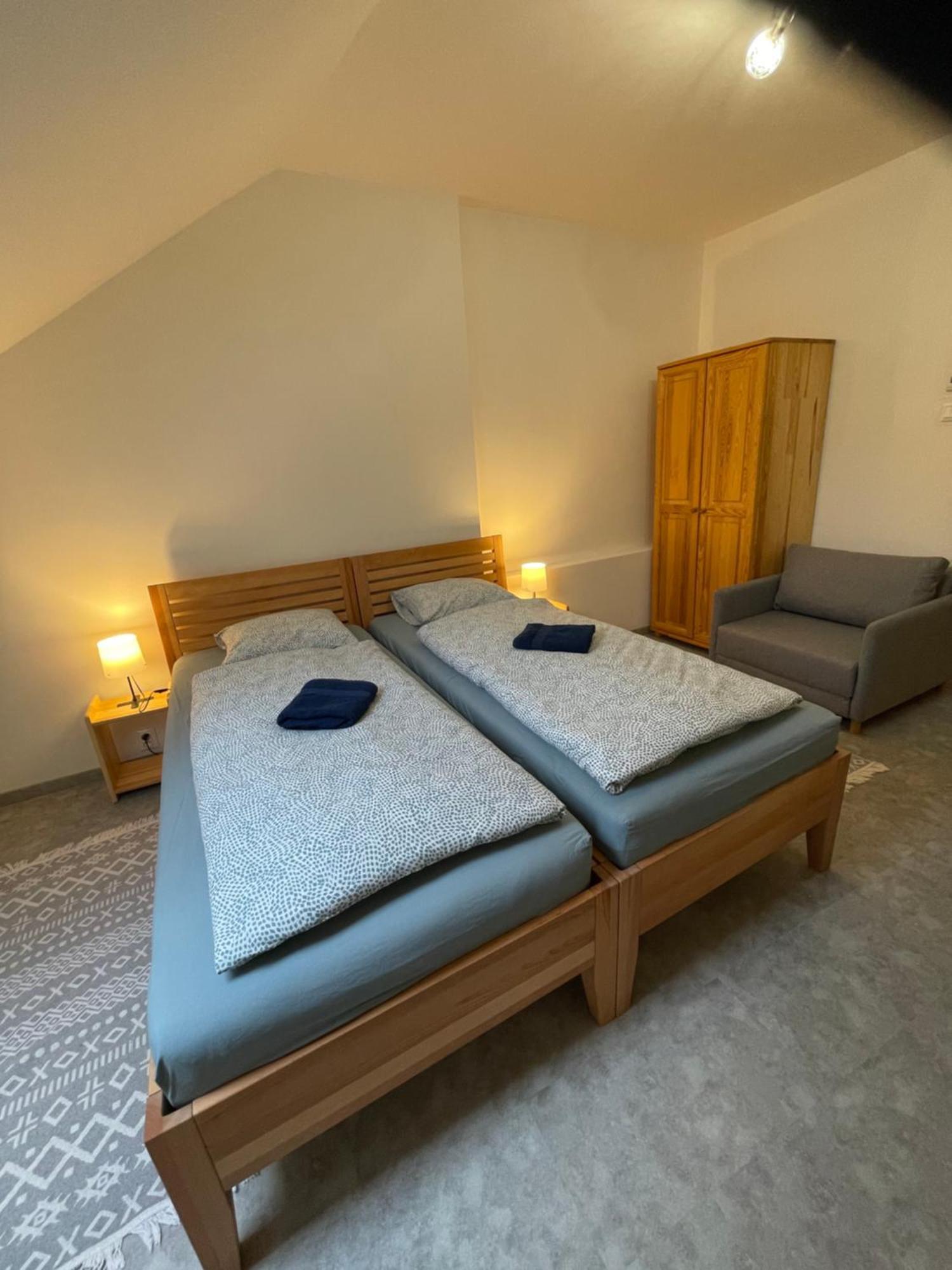 Zu Hause Guest House Vrbov Phòng bức ảnh