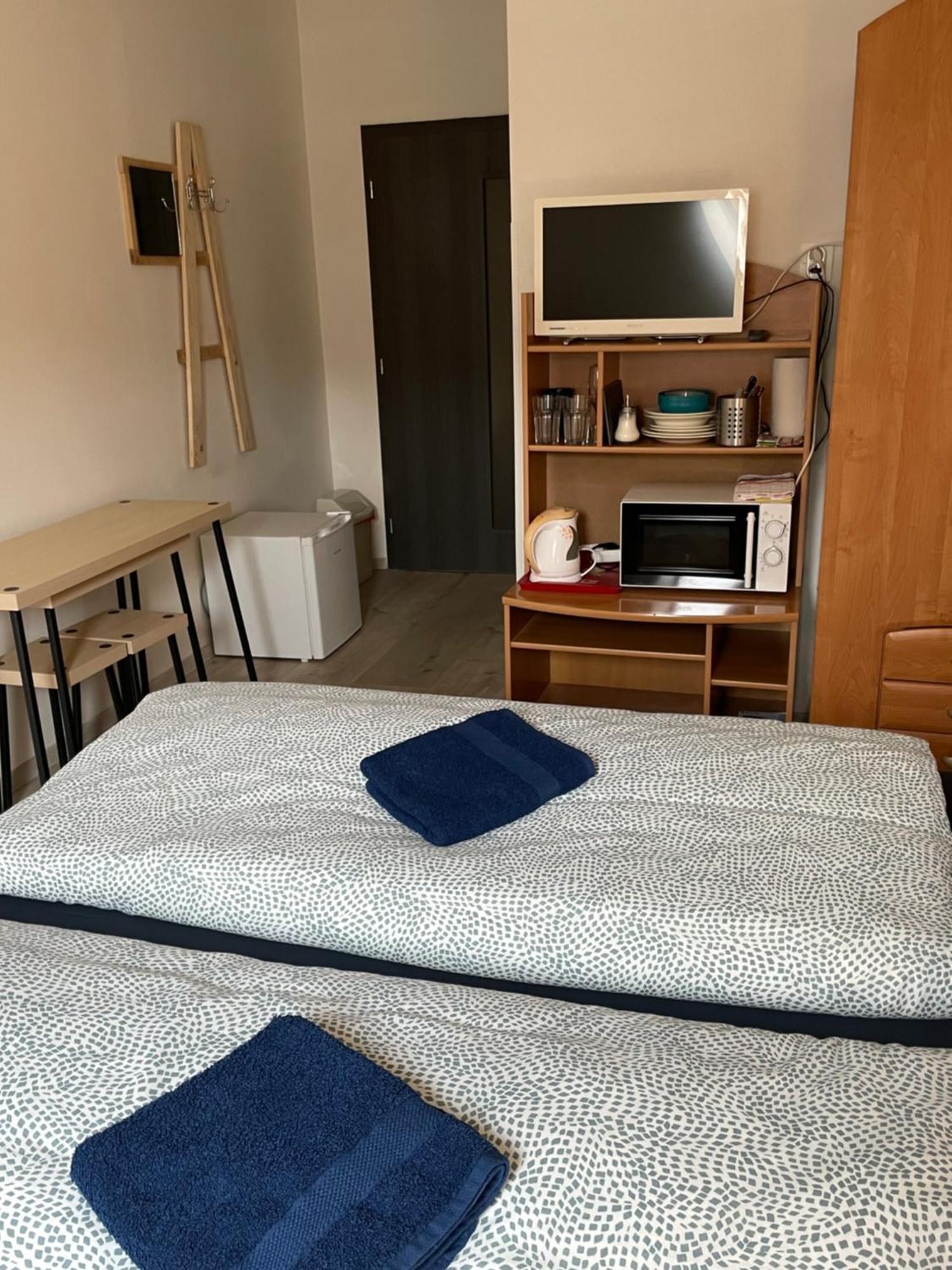 Zu Hause Guest House Vrbov Ngoại thất bức ảnh